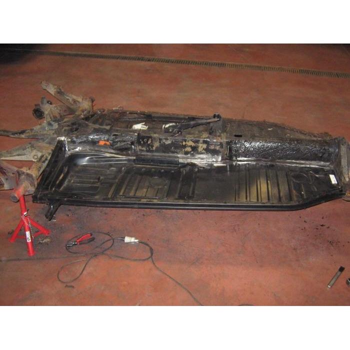 Half floorpan rear right (The color and/or treatment of the sheet metal part may differ from the picture)