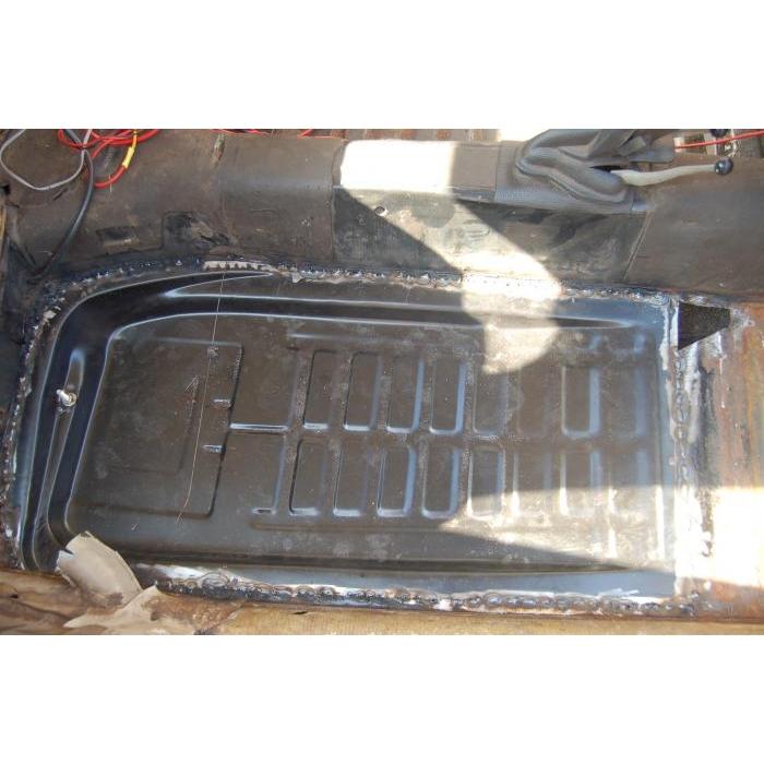 Half floorpan rear right (The color and/or treatment of the sheet metal part may differ from the picture)